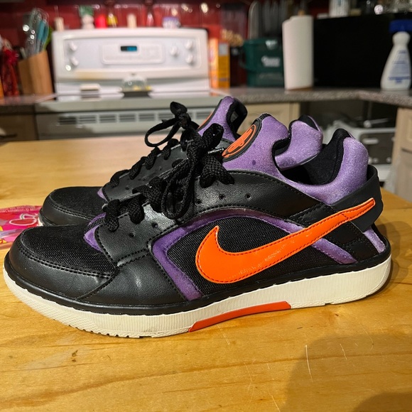 Lightly worn Nike Huarache Dance Low runners. 
$70 - Picture 3 of 3